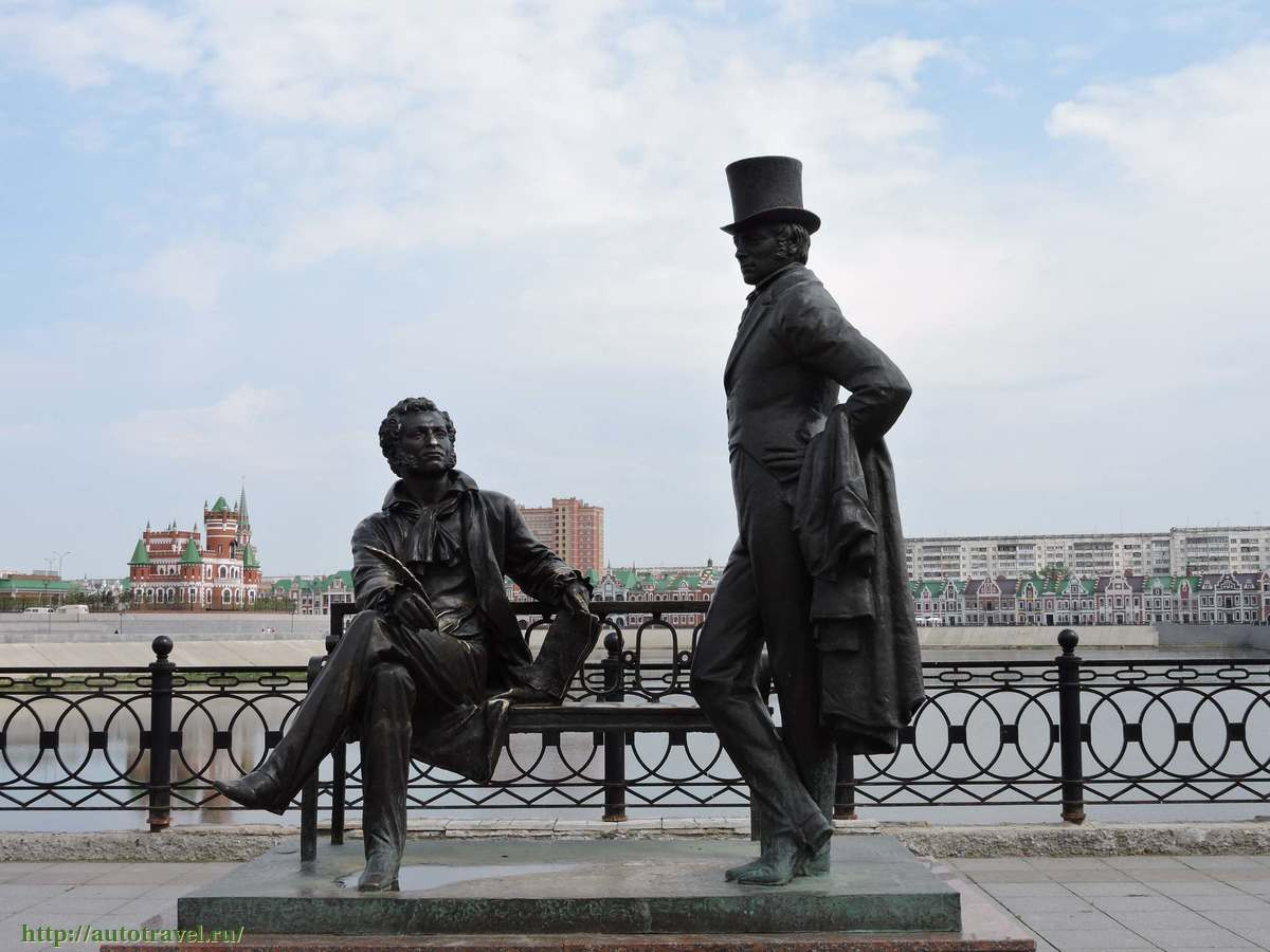 Памятник Пушкину и Онегину