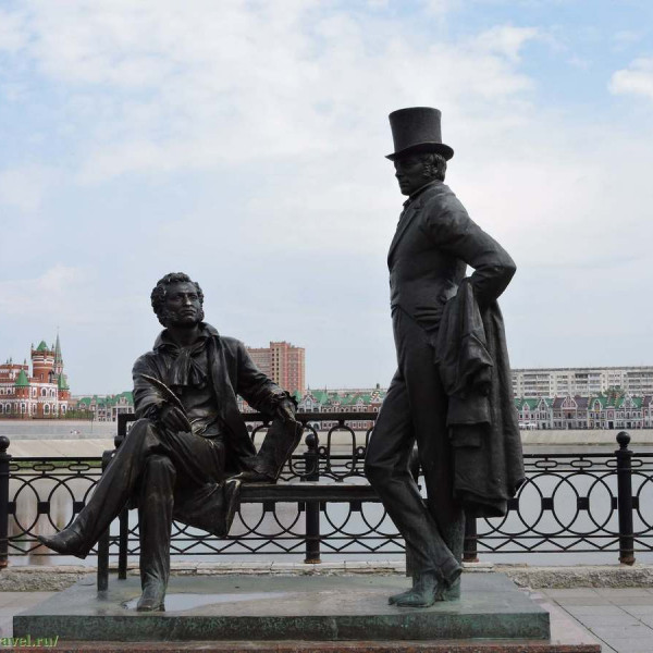 Памятник Пушкину и Онегину