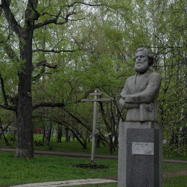 Памятник В.Г. Короленко