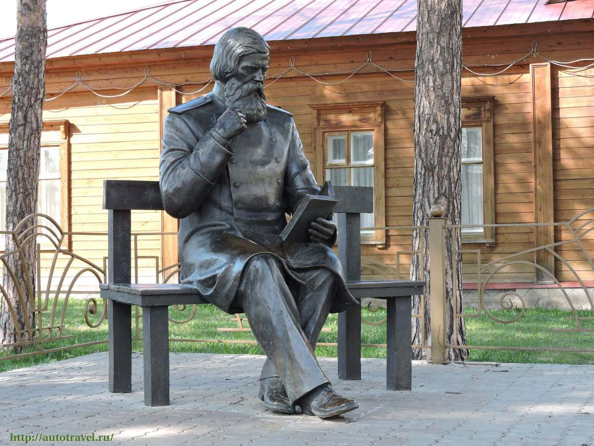 Памятник невропатологу Бехтереву В. М.