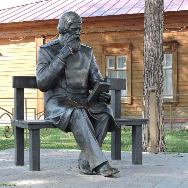 Памятник невропатологу Бехтереву В. М.