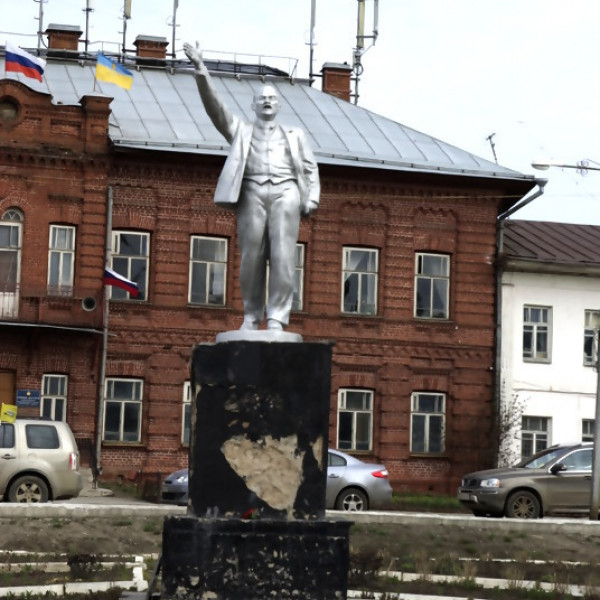 Памятник В. И. Ленину