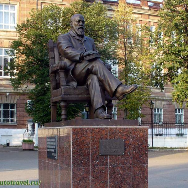 Памятник Д.И.Стахееву