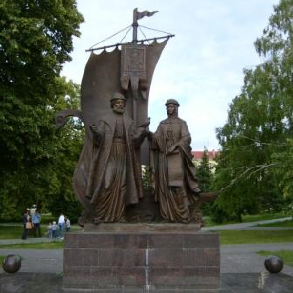 Памятник Петру и Февронии