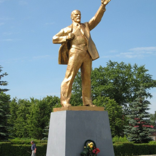 Памятник Ленину