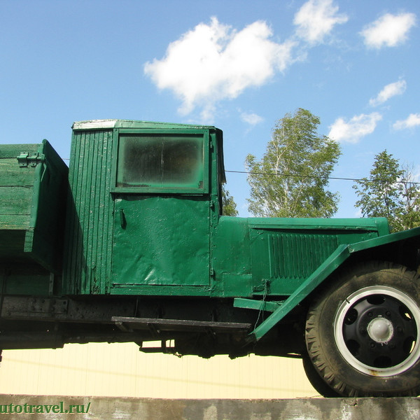 Памятник автомобилистам
