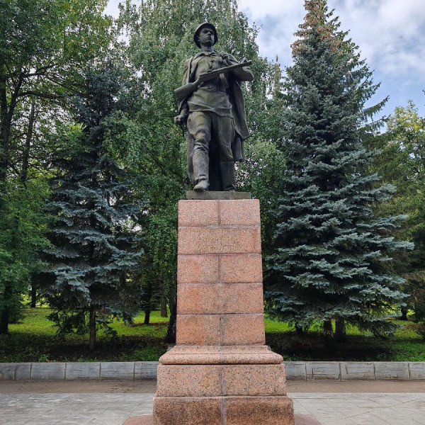 Памятник Александру Матросову