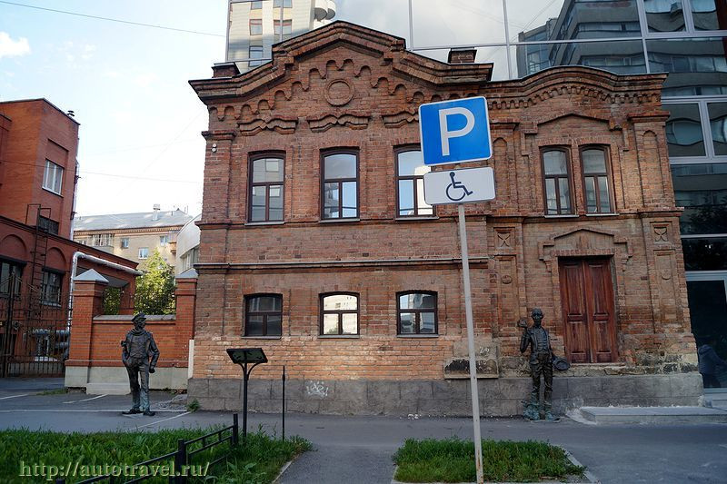 Памятник Остапу Бендеру