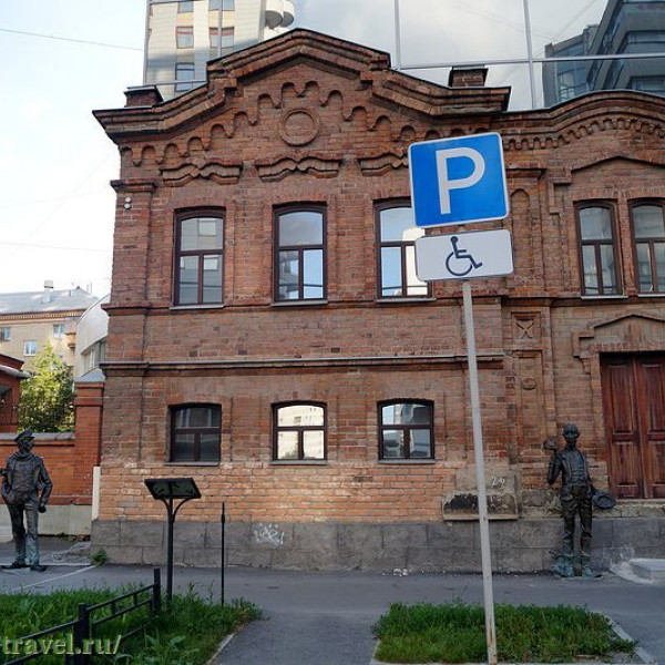 Памятник Остапу Бендеру
