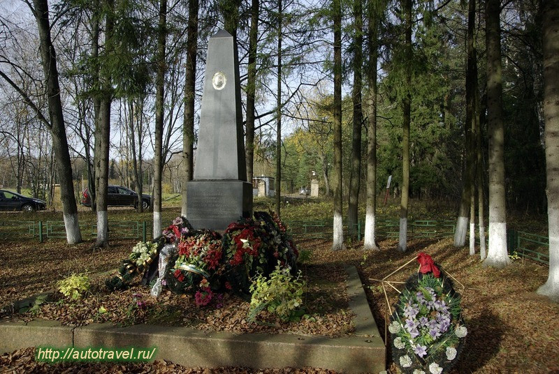 Памятная стела на месте гибели Л.М. Доватора