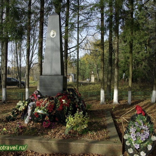 Памятная стела на месте гибели Л.М. Доватора
