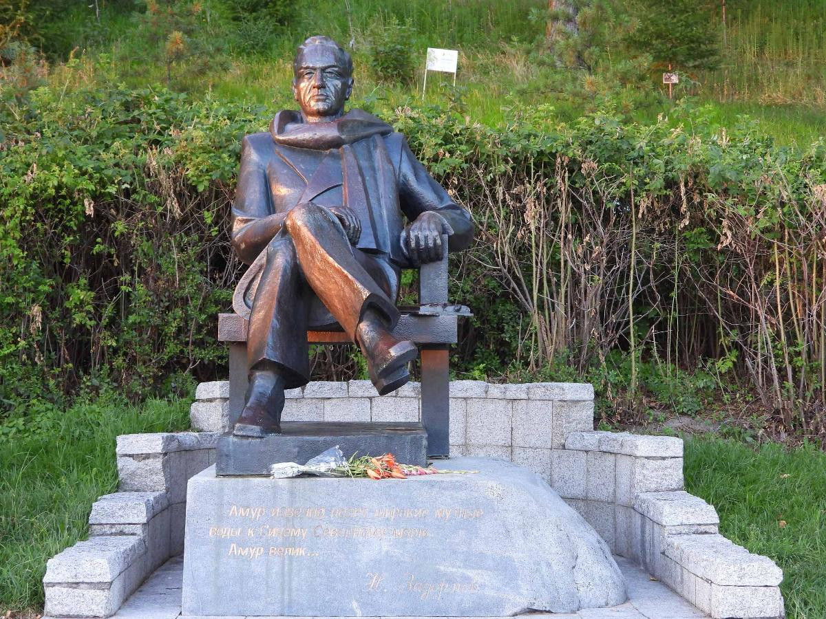 Памятник Н.П. Задорнову