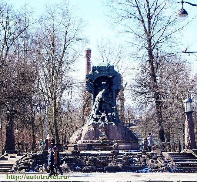 Памятник миноносцу "Стерегущий"