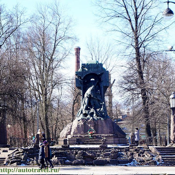 Памятник миноносцу "Стерегущий"