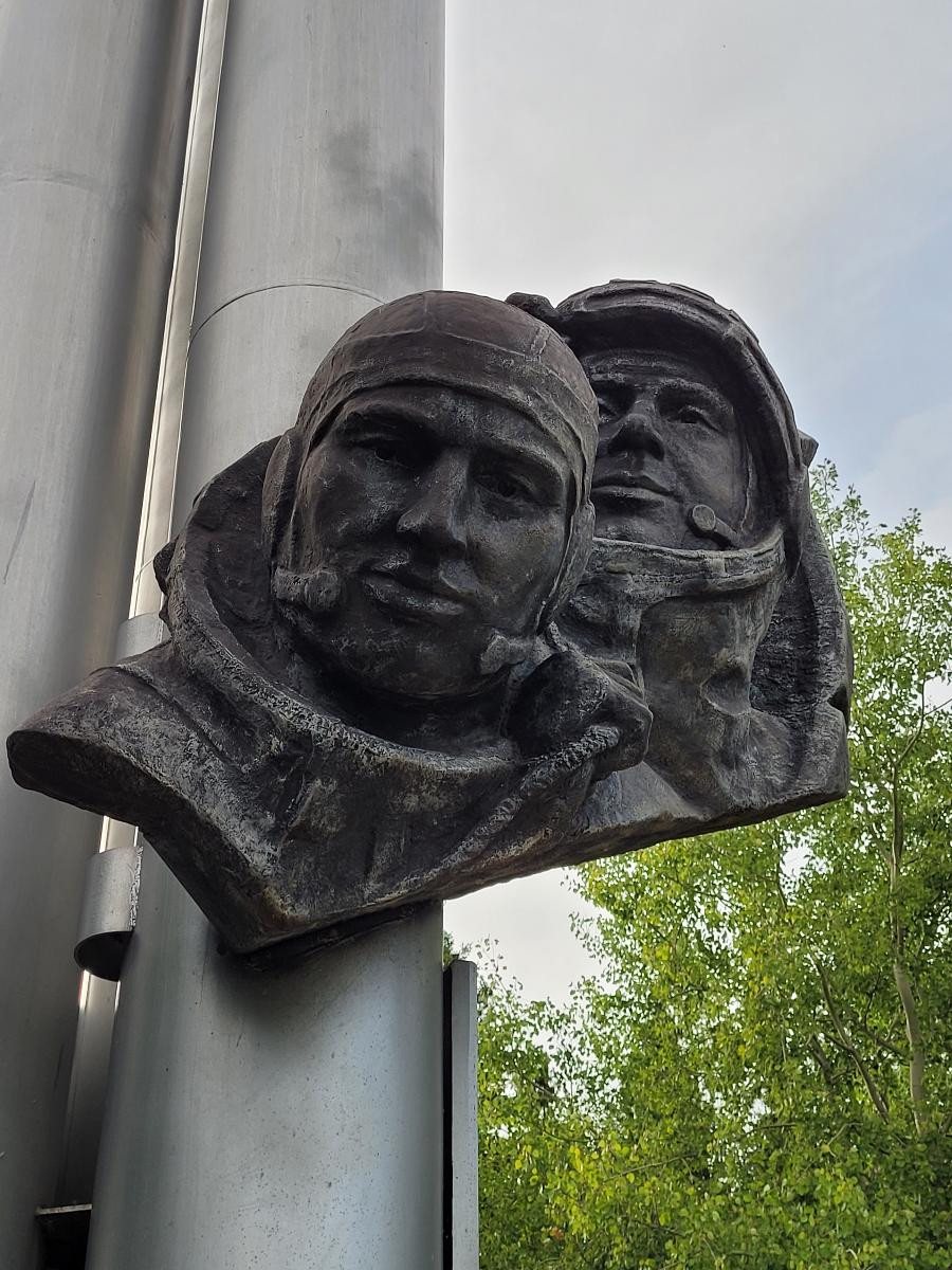 Памятник космонавтам