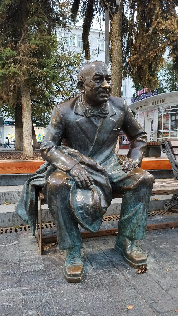 Памятник Евгению Евстигнееву