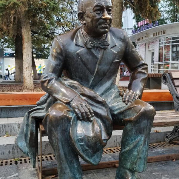 Памятник Евгению Евстигнееву
