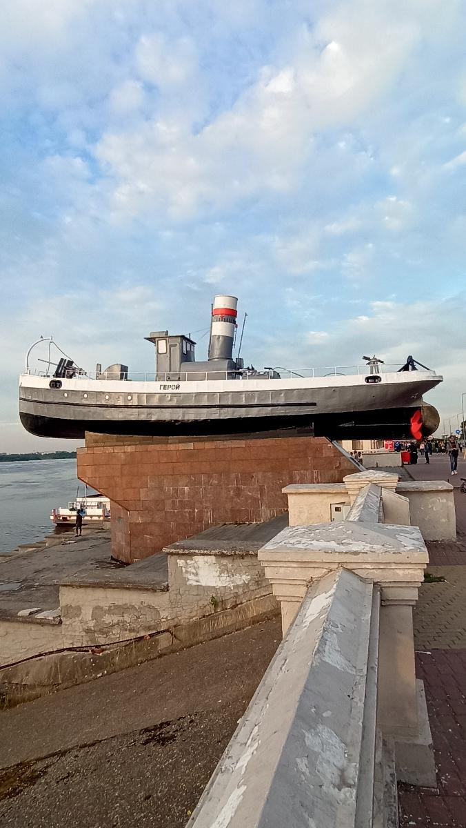 Памятник "Катер "Герой"