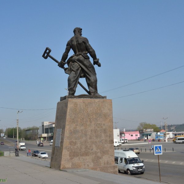 Памятник "Металлург"