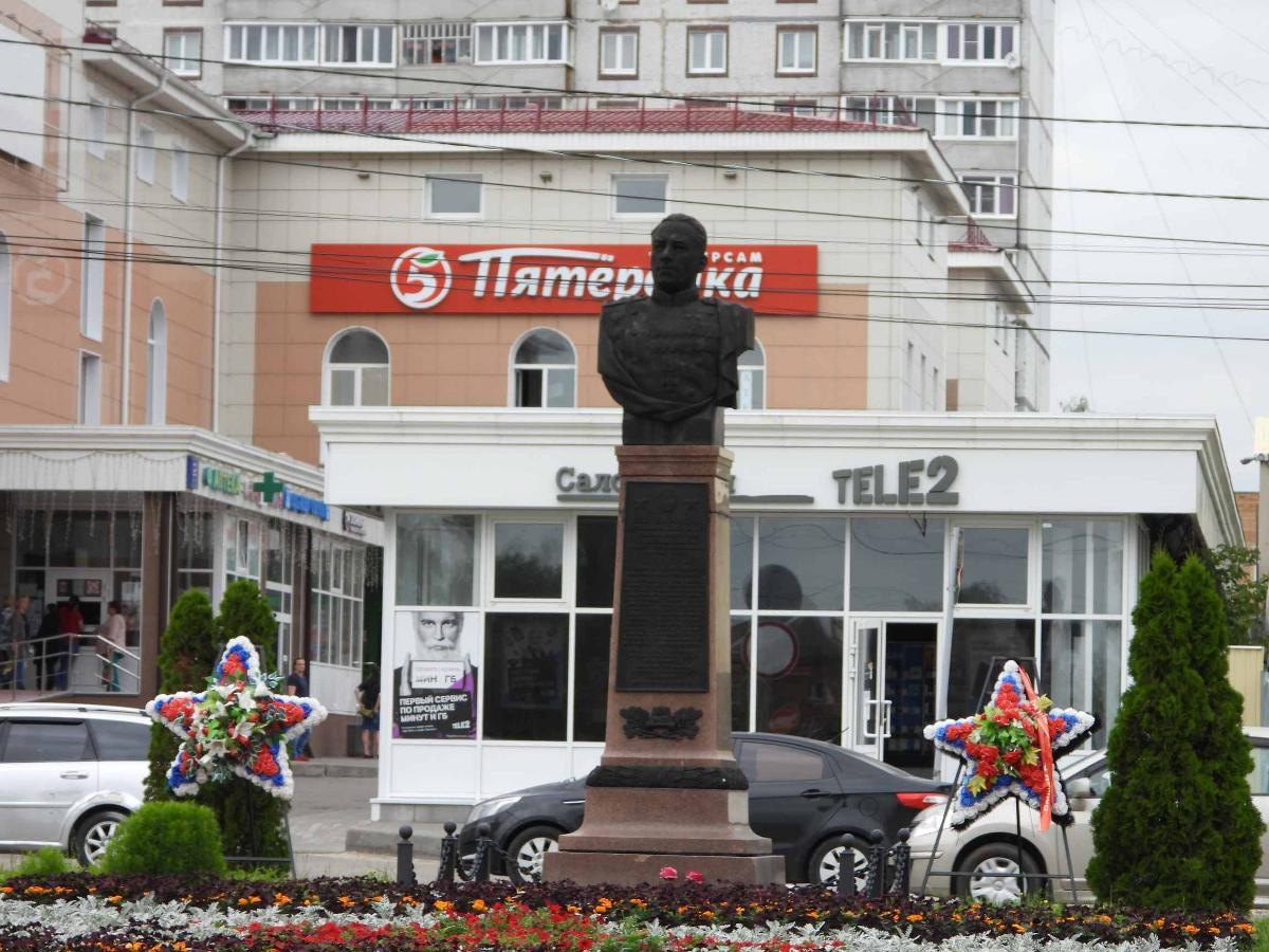 Памятник маршалу Катукову