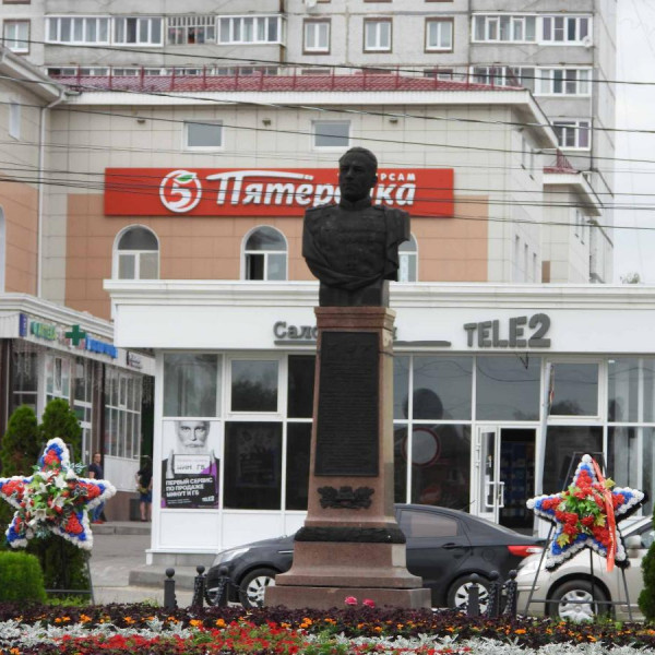 Памятник маршалу Катукову