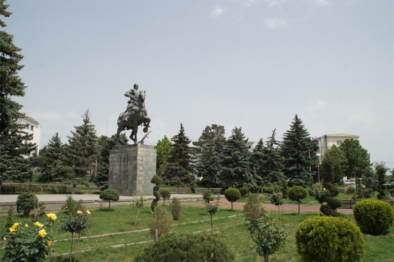 Памятник Георгию Саакадзе