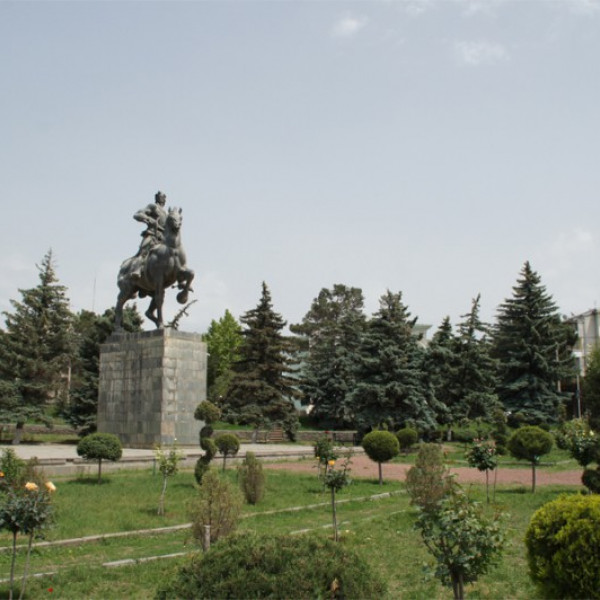 Памятник Георгию Саакадзе
