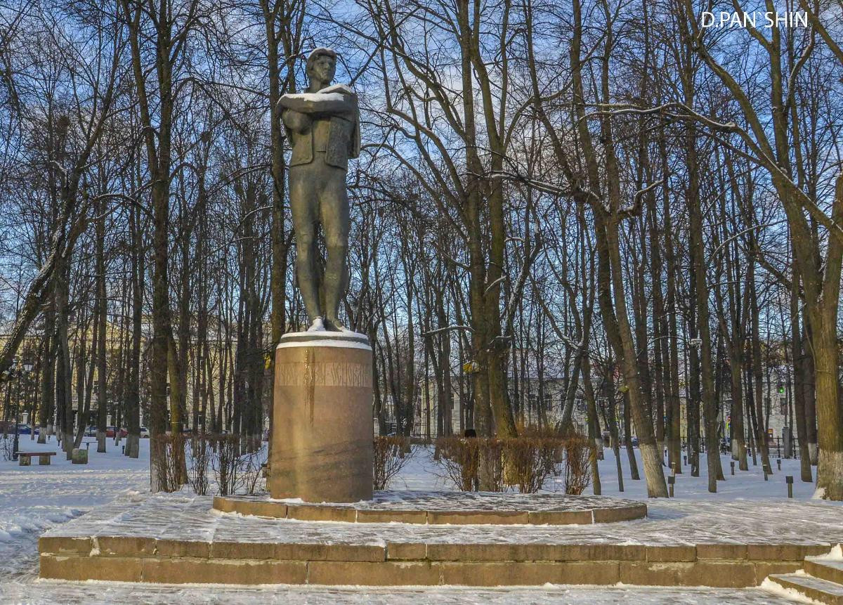 Памятник Федору Волкову