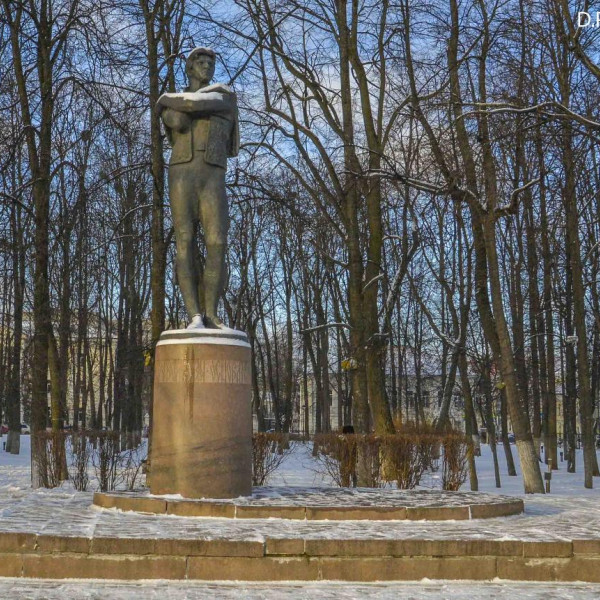 Памятник Федору Волкову
