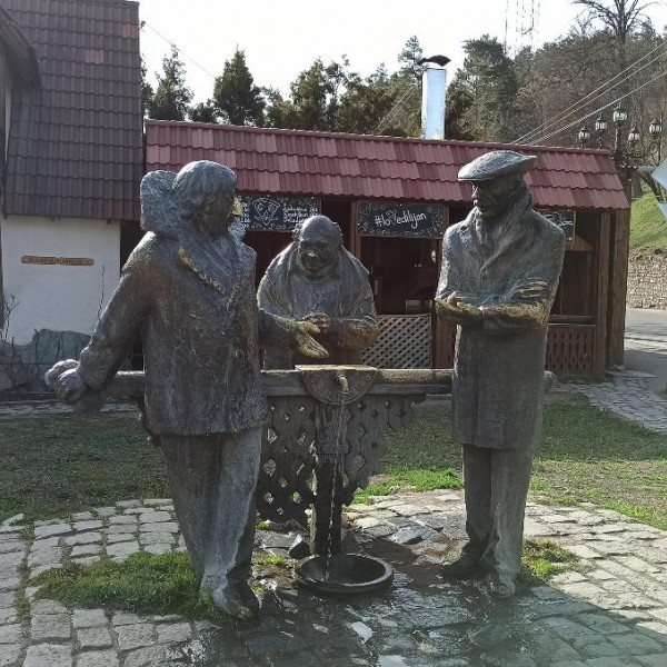 Памятник героям фильма "Мимино"