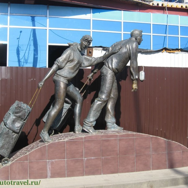 Скульптурные композиции на Народном бульваре