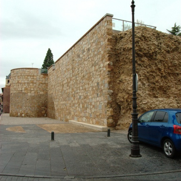 Крепостная стена/La Muralla de León