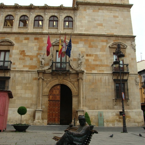 Дворец Гусманес/Palacio de los Guzmanes