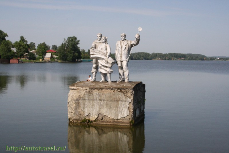 Комплекс памятников у плотины