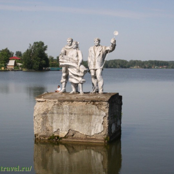 Комплекс памятников у плотины