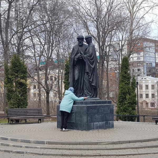 Памятник Святым и Благоверным князю Петру и княгине Февронии