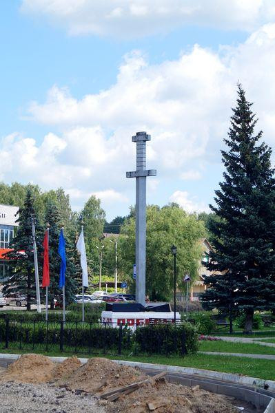 Памятник «50 лет Победы» и Аллея Героев