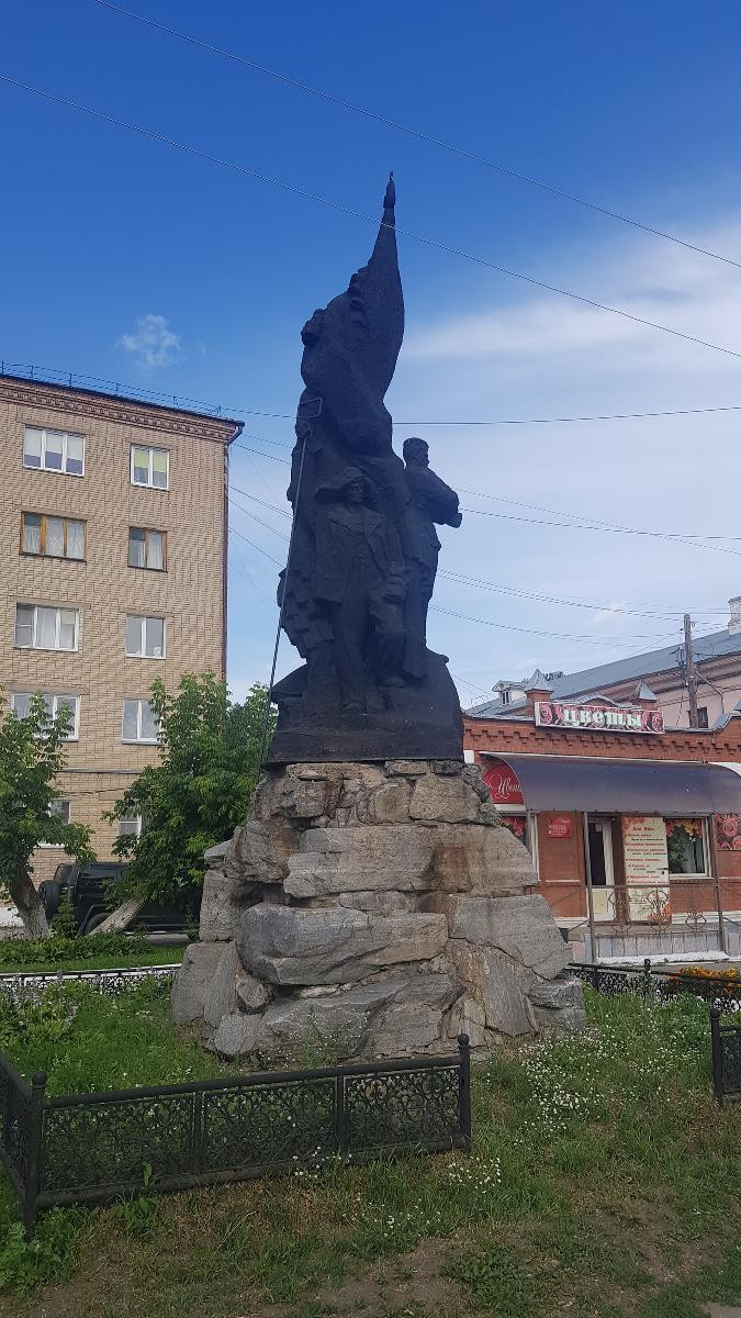 Памятник труженикам тыла и воинам Урала (Касли)