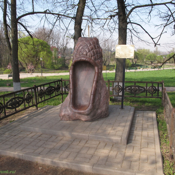 Памятник русскому лаптю (Вязьма)
