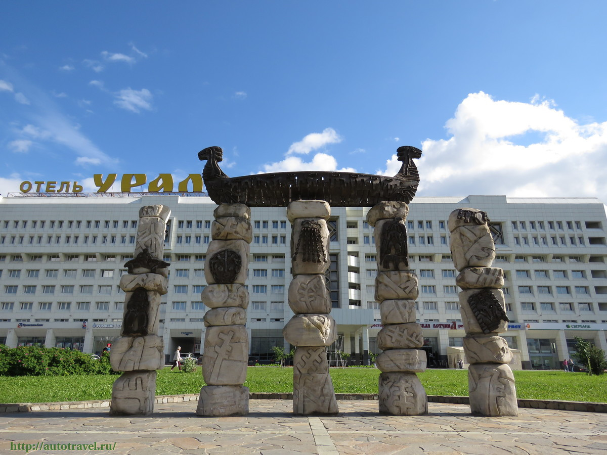 Скульптурная композиция "Кама-река" (Пермь)