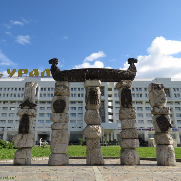 Скульптурная композиция "Кама-река" (Пермь)
