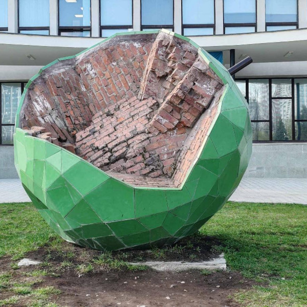 Скульптура "Яблоко" (Пермь)