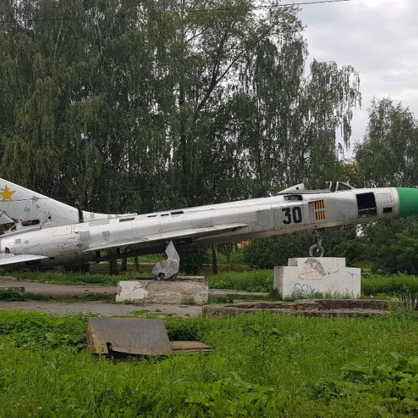 Памятник самолёту СУ-15 (Невьянск)