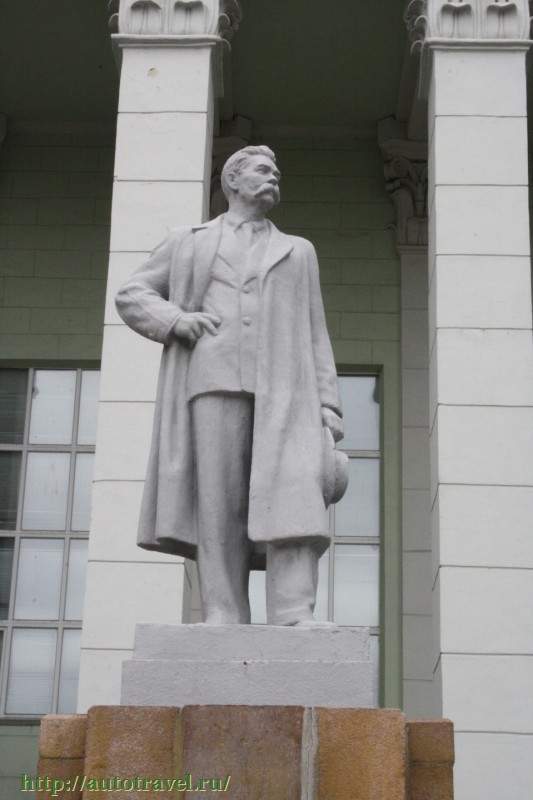 Памятник М. Горькому (Челябинск)
