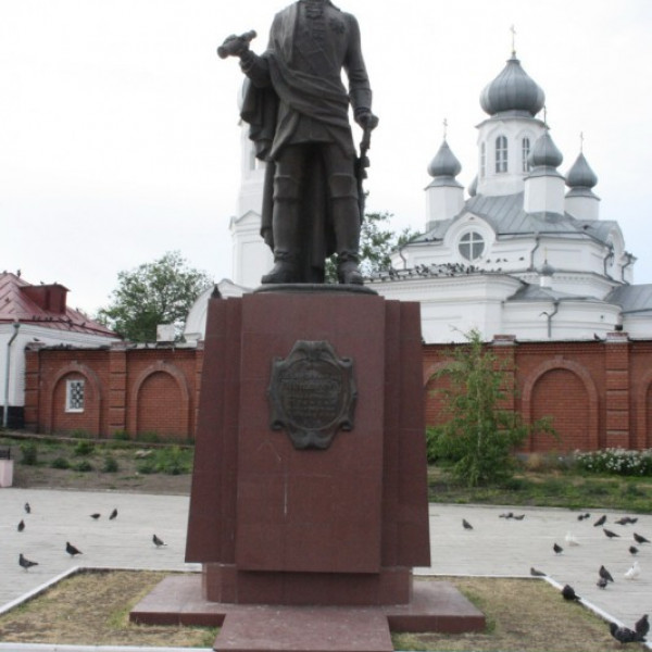 Памятник И.И. Неплюеву (Троицк)