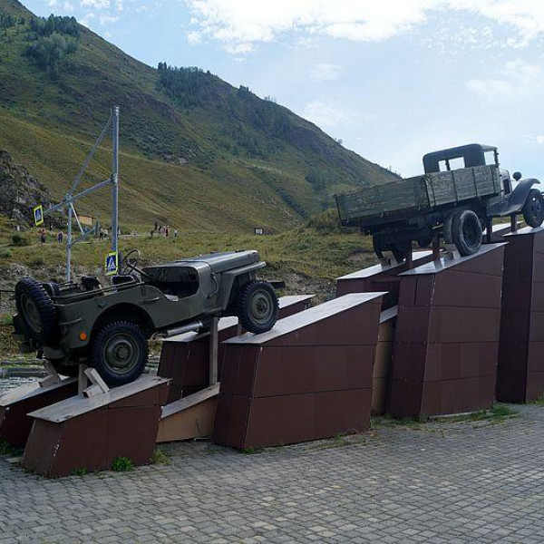 Памятник Кольке Снегиреву (Белый Бом)