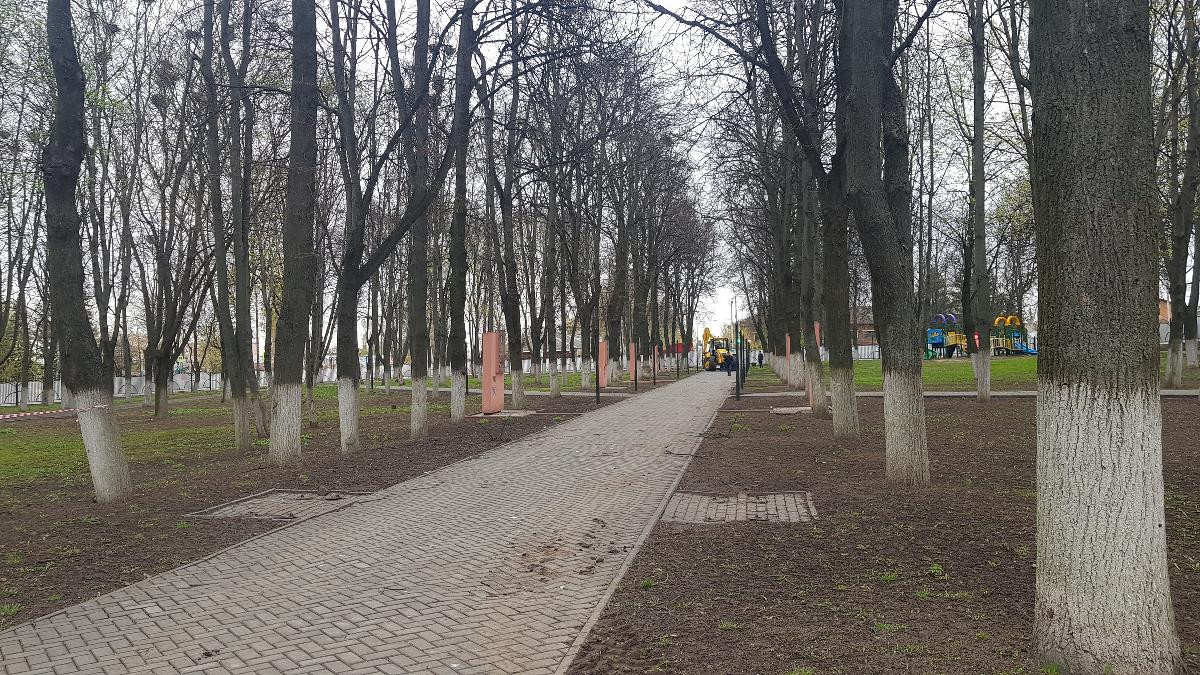 Аллея Героев у Дворца культуры им. В.Н. Леонова (Зарайск)