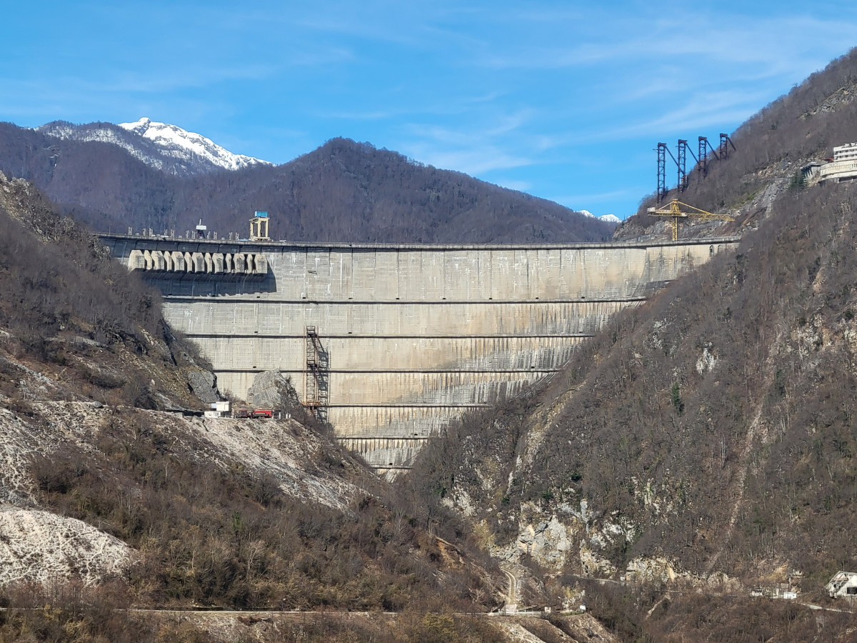 Плотина Ингури